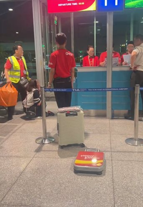 แม่พาลูกเดินทาง ถือสัมภาระขึ้นเครื่อง 21 กก.