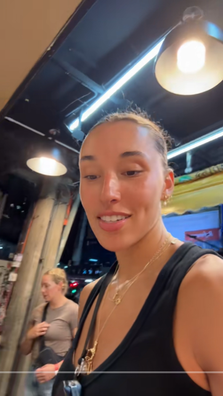 นักวอลเลย์บอลสหรัฐฯ รีวิวเมนูข้าวเหนียวมะม่วง