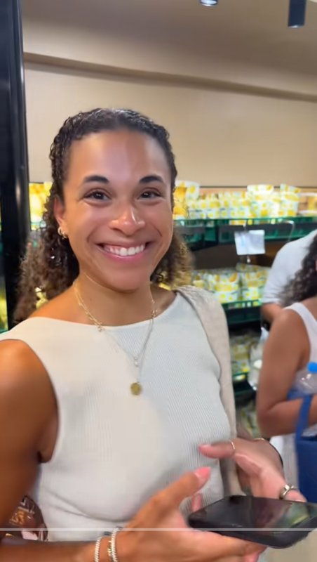 นักวอลเลย์บอลสหรัฐฯ รีวิวเมนูข้าวเหนียวมะม่วง