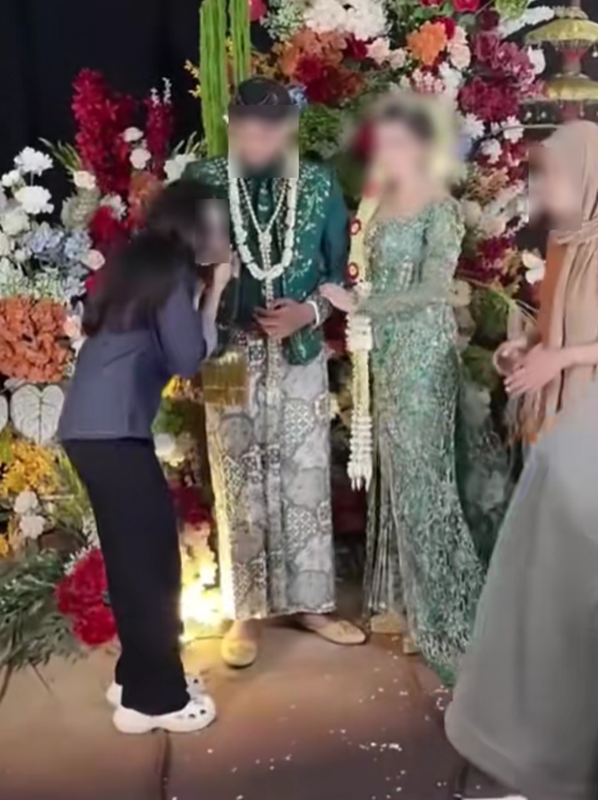 เจ้าสาวหยุมหัวแขกกลางเวที