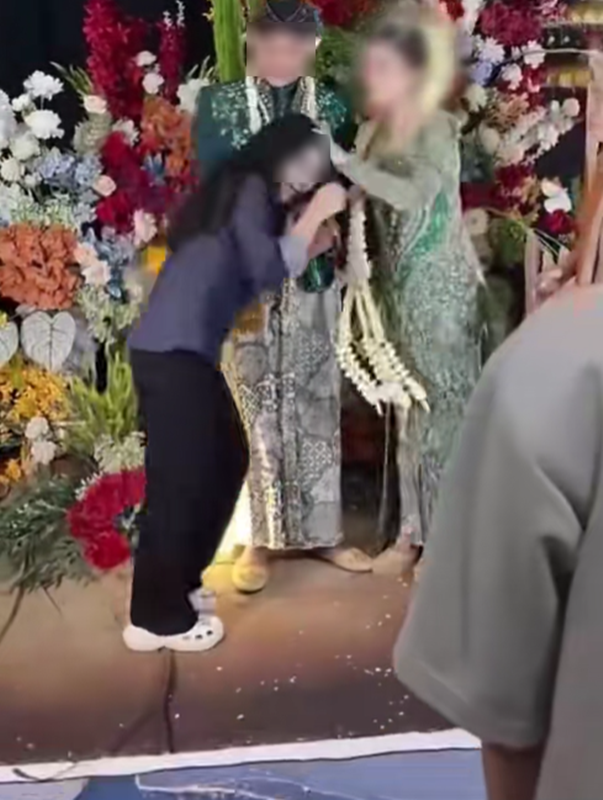 เจ้าสาวหยุมหัวแขกกลางเวที