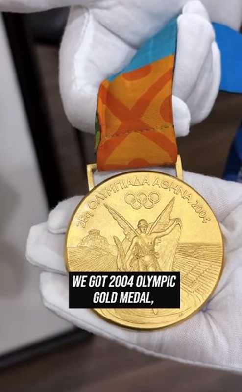 Ryan Lochte ขายเหรียญทองโอลิมปิก