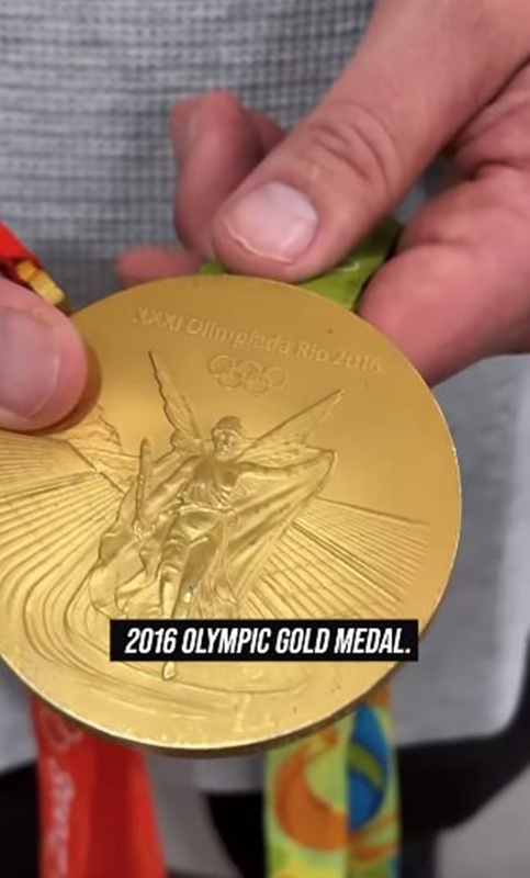 Ryan Lochte ขายเหรียญทองโอลิมปิก