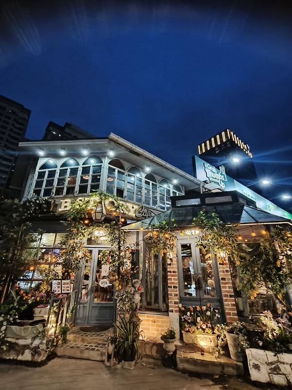 B-Story Cafe