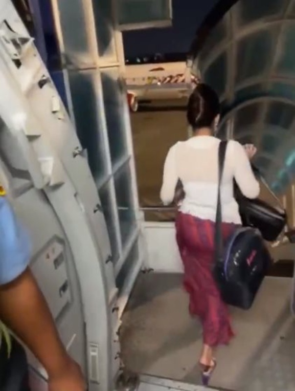 สาวสอบแอร์ฯ ไม่ผ่าน เนียนแต่งชุดแอร์ฯ ขึ้นเครื่องบิน