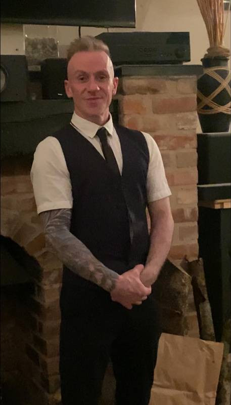 ชายตื่นมาช็อก ผิวกลายเป็นสีฟ้า