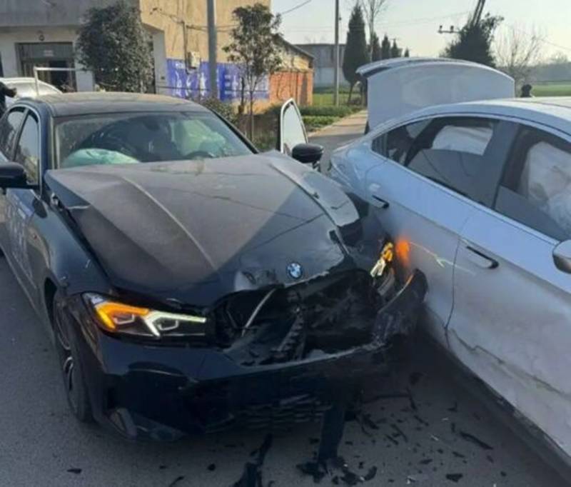 หนุ่มถอยรถ BMW เพิ่งผ่อนหมดไม่ทันไร ชนสนั่นจนพังยับ 