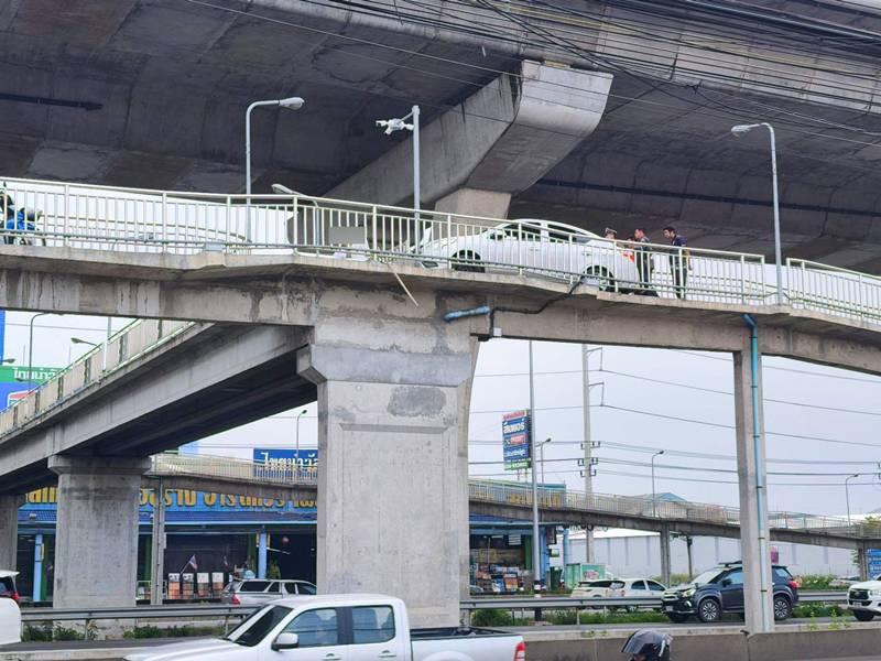 รถติดสะพาน