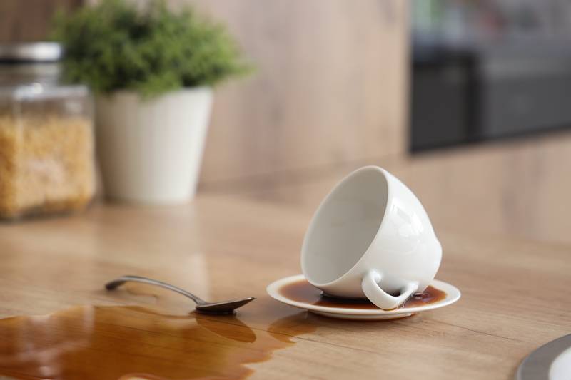 ลูกค้าทำกาแฟหก