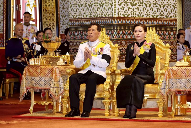 ในหลวง - พระราชินี เสด็จฯ พระราชพิธีฉัตรมงคล