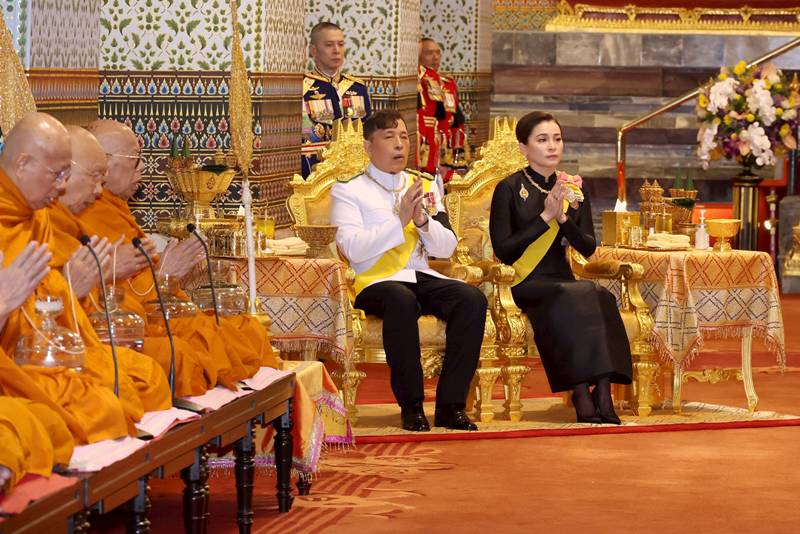 ในหลวง - พระราชินี เสด็จฯ พระราชพิธีฉัตรมงคล