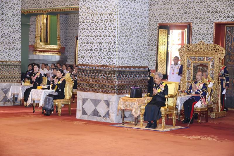 ในหลวง - พระราชินี เสด็จฯ พระราชพิธีฉัตรมงคล