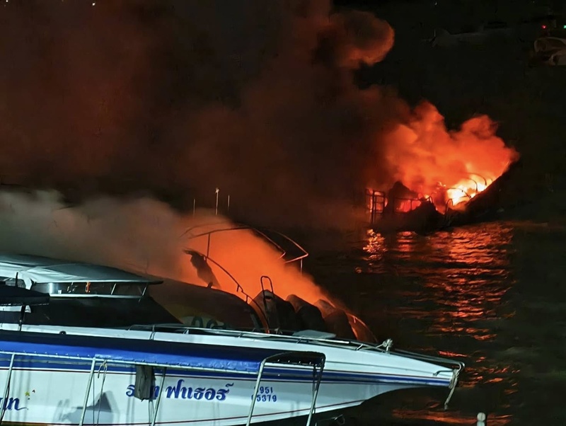 ไฟไหม้เรือสปีดโบ๊ท