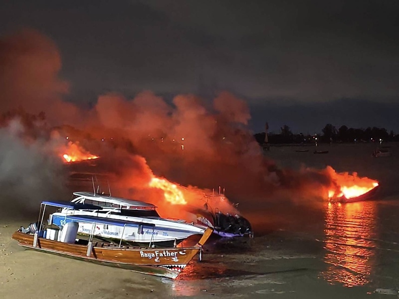 ไฟไหม้เรือสปีดโบ๊ท