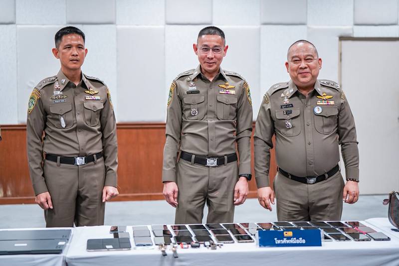 ทลายเว็บพนัน