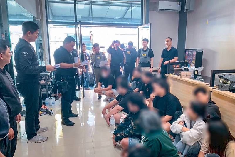 ทลายเว็บพนัน