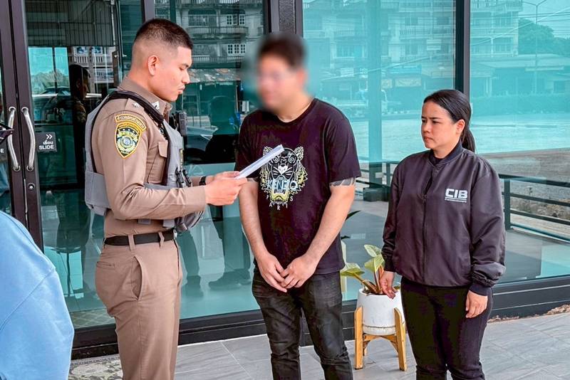 ทลายเว็บพนัน