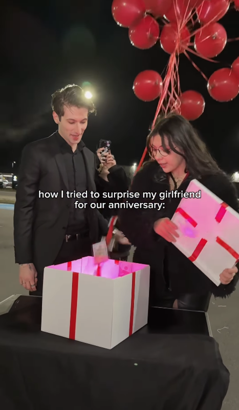 หนุ่มเซอร์ไพรส์แฟน