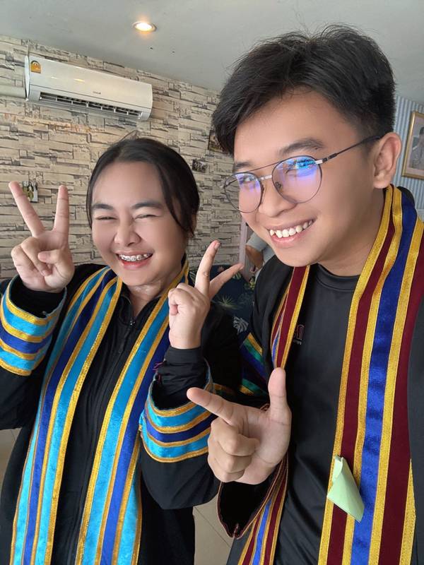 พู่กัน แมลงปอ เรียนจบแล้ว