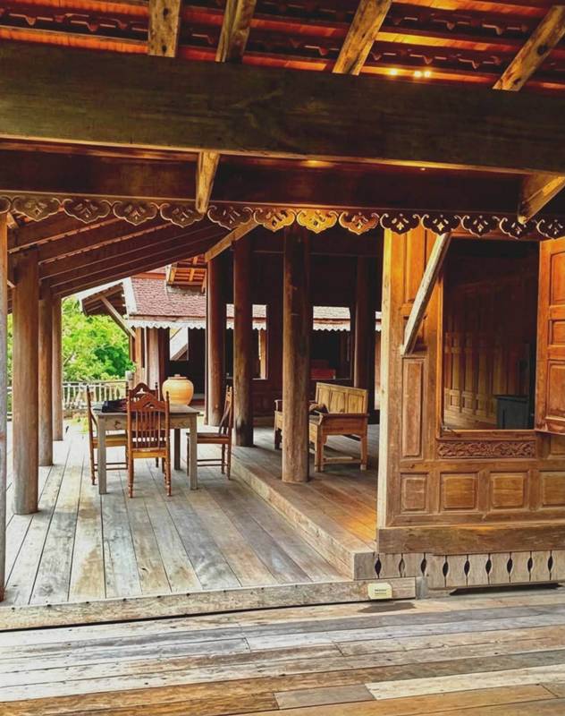 ขายบ้านเรือนไทยโบราณริมน้ำ