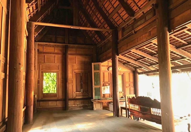 ขายบ้านเรือนไทยโบราณริมน้ำ