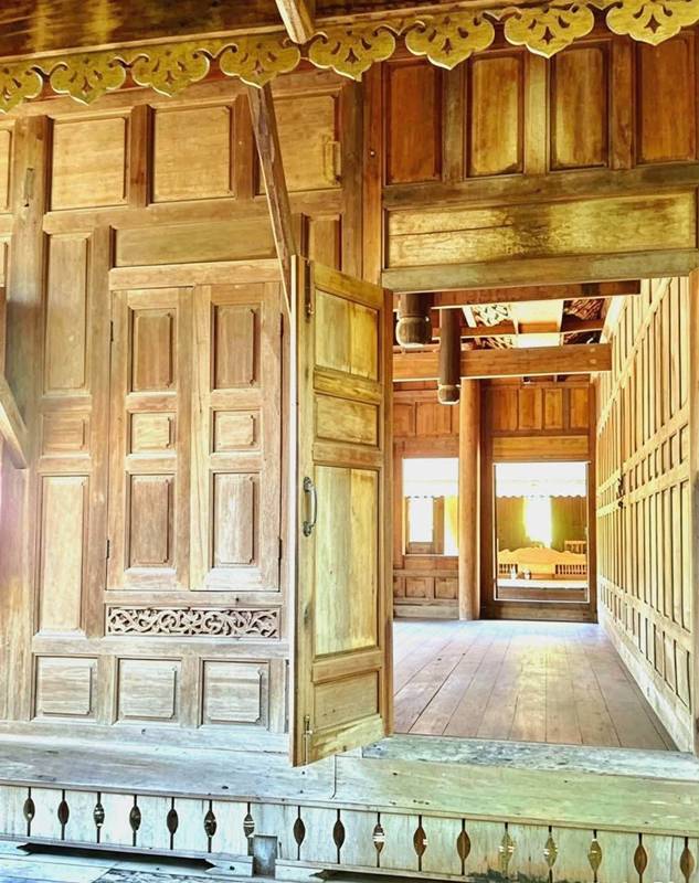 ขายบ้านเรือนไทยโบราณริมน้ำ
