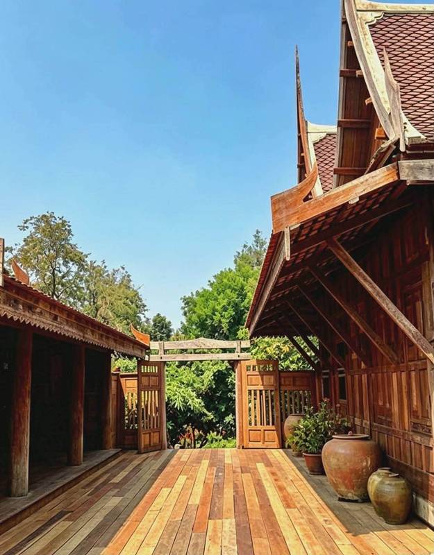 ขายบ้านเรือนไทยโบราณริมน้ำ