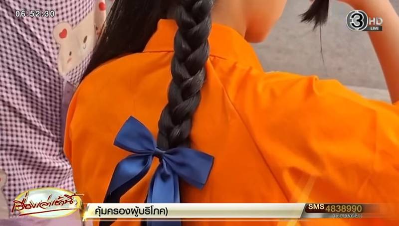 ถักเปียหน้าโรงเรียน
