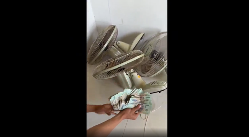 ครอบครัวเก็บบ้านรับปีใหม่ เซอร์ไพรส์เงินหล่น