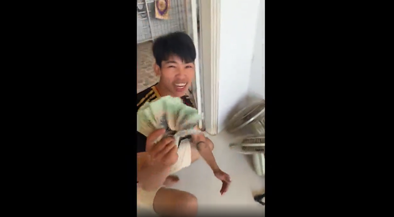 ครอบครัวเก็บบ้านรับปีใหม่ เซอร์ไพรส์เงินหล่น