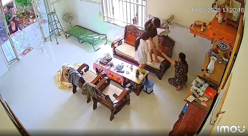 ครอบครัวเก็บบ้านรับปีใหม่ เซอร์ไพรส์เงินหล่น