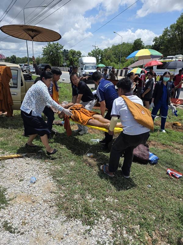 เด็ก 11 ขวบขับชนพระ