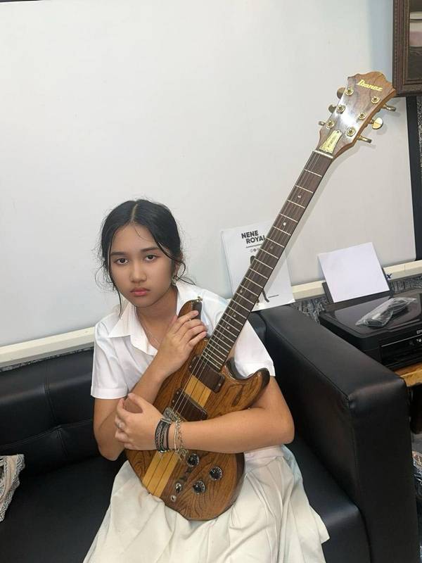 เนเน่ รอยัล