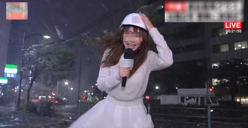 นักข่าวสาว