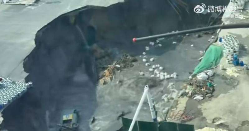 ถนนยุบกลางเมืองจีน