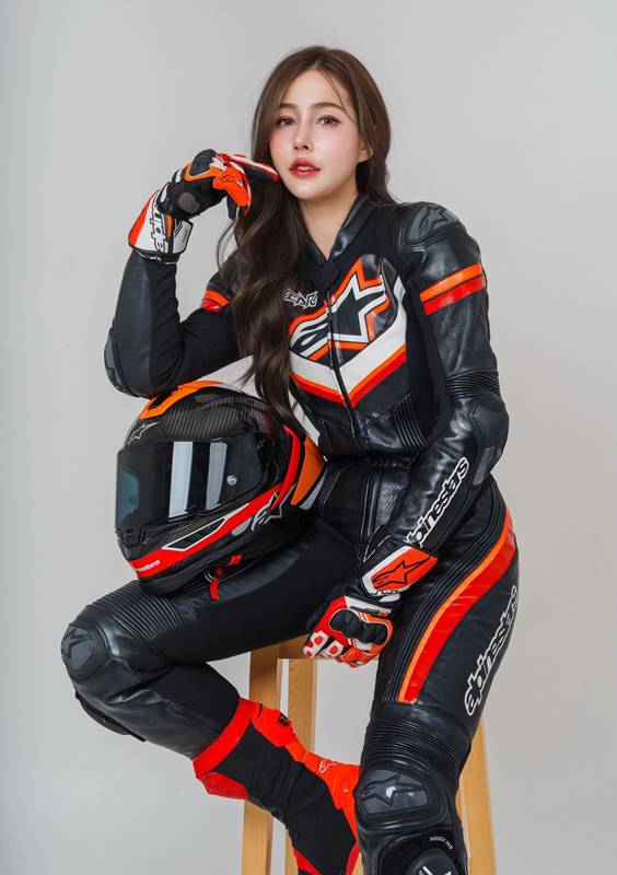 แพร ทวินันท์ ไบค์เกอร์สาวรถล้ม