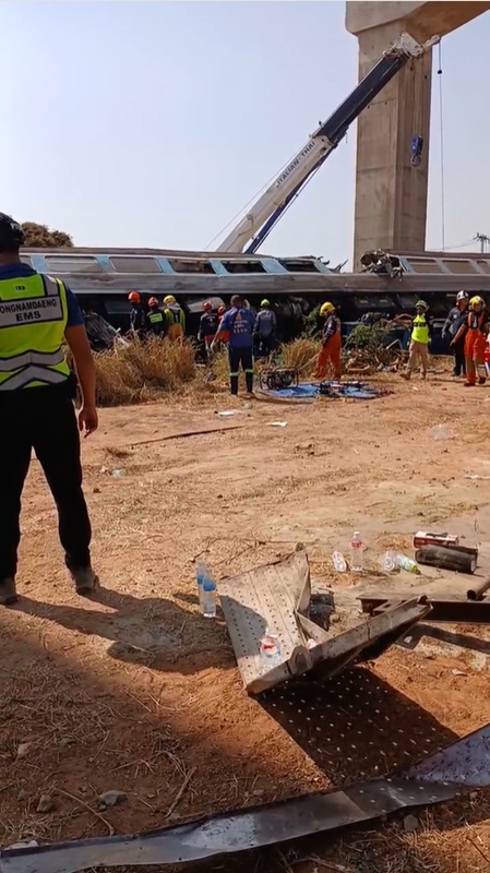 พนง.รถไฟ เล่านาทีเครนถล่มทับรถไฟ