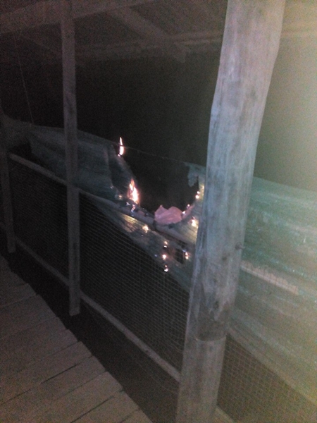  โคมลอยตกใส่เล้าไก่