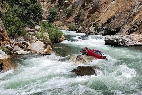 น้องมิน นักศึกษาขับรถตกเหว