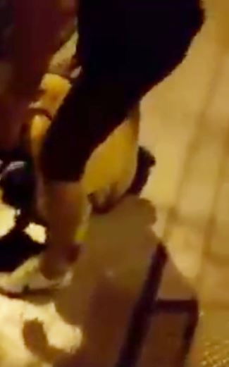 อาสาถูกกระทืบ