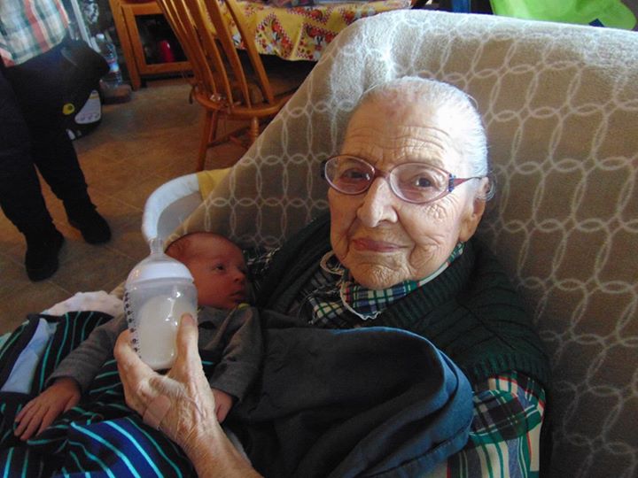 รูปน่ารัก ๆ ของทวด-เหลน คู่อื่น ๆ