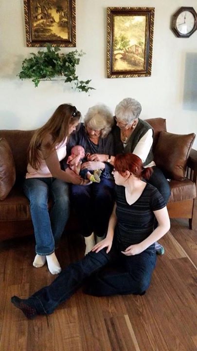 รูปน่ารัก ๆ ของทวด-เหลน คู่อื่น ๆ