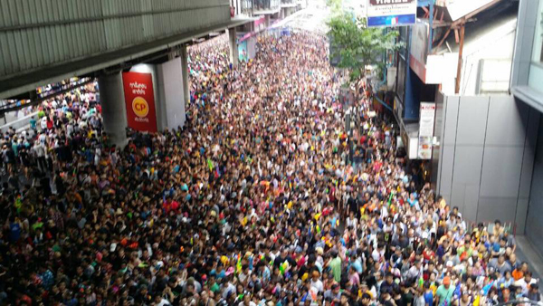 สงกรานต์ 4 วัน ข้าวสาร-สีลม ขยะล้นทะลักกว่า 200 ตัน ! 