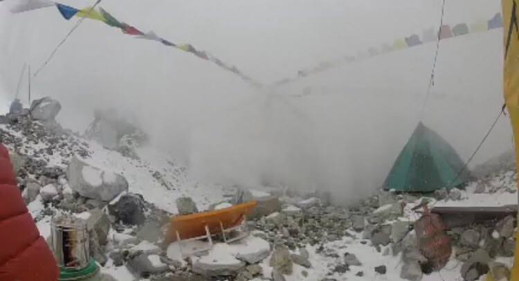 แผ่นดินไหวเนปาล ยอดผู้เสียชีวิตพุ่งต่อเนื่อง ล่าสุดอยู่ที่ 1,805 ราย