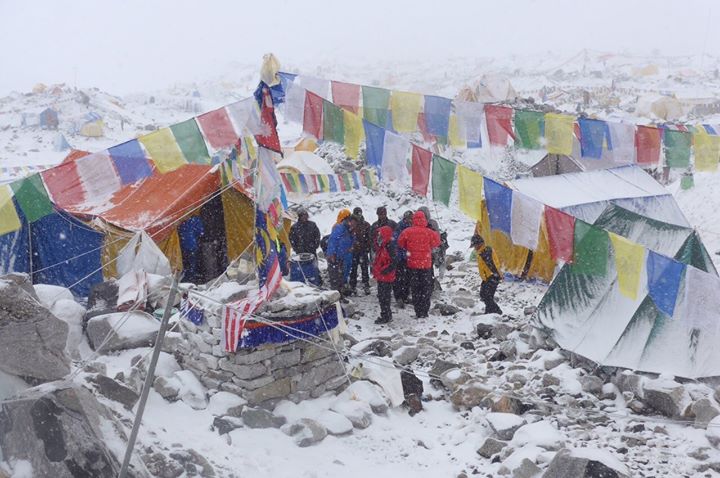 แผ่นดินไหวเนปาล ยอดผู้เสียชีวิตพุ่งต่อเนื่อง ล่าสุดอยู่ที่ 1,805 ราย