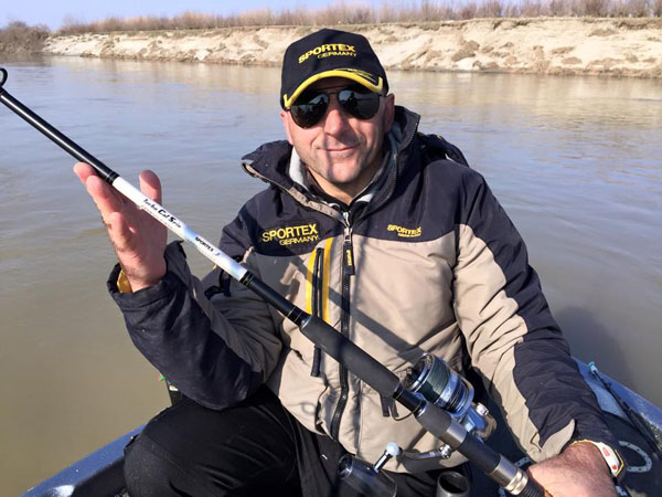 นักตกปลาจับปลาดุกยักษ์ตัวเบ้ง หนักกว่า 130 กก.