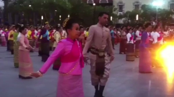 เจ้าชายอินเดีย เสด็จร่วมฟ้อนเล็บ 720 ปี เมืองเชียงใหม่