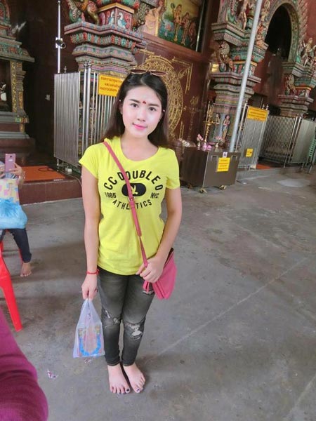 สาวถูกเพื่อนแกล้งให้แดนซ์กลางถนน ขำแค่ไหนมาดู