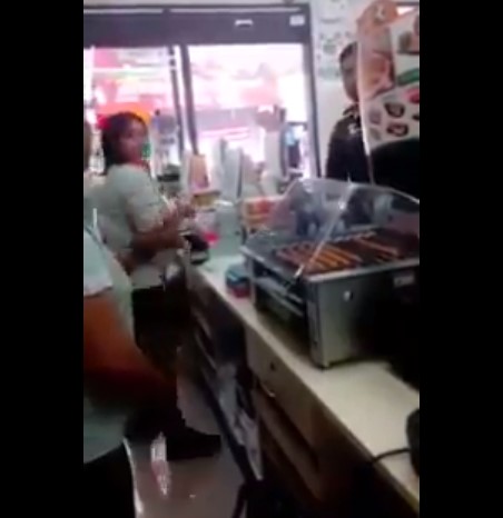 ตำรวจปะทะฝีปากสาวเซเว่น 