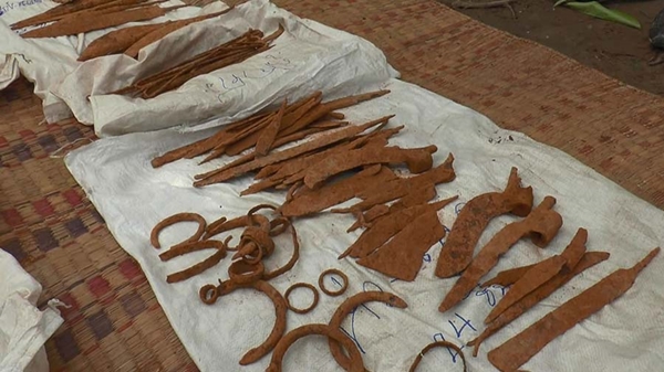  ขุดพบโซ่ตรวนนักโทษ-ศาสตราวุธโบราณร่วม 300 ชิ้น